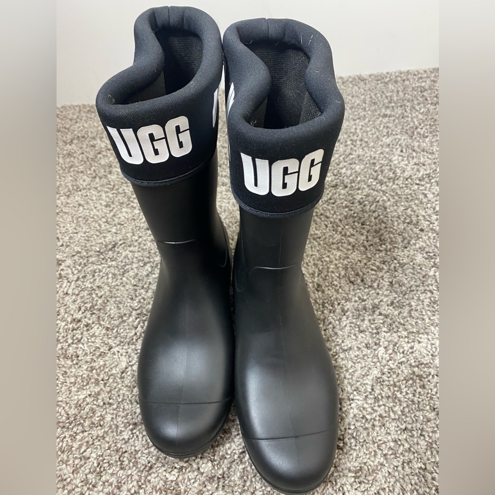 UGG Sienna Matte Graphic Black Rain Boots w/ White Graphics on Folding Size 6 - Picture 4 of 5
